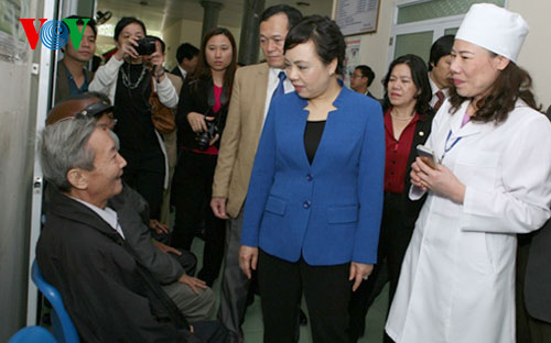 Bệnh viện vệ tinh: Chuyển giao rồi lại thiếu nhân lực và máy móc